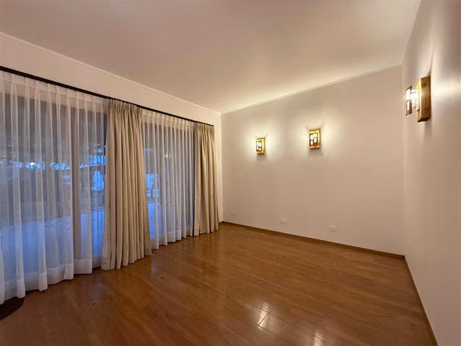 Venta Casa Mediterránea un piso en Santa Elena Chicureo