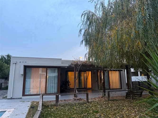 Venta Casa Mediterránea un piso en Santa Elena Chicureo