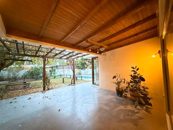 Venta Casa Mediterránea un piso en Santa Elena Chicureo