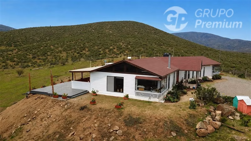 Moderna Casa 206 m2 con espacios amplios en parcela privada
