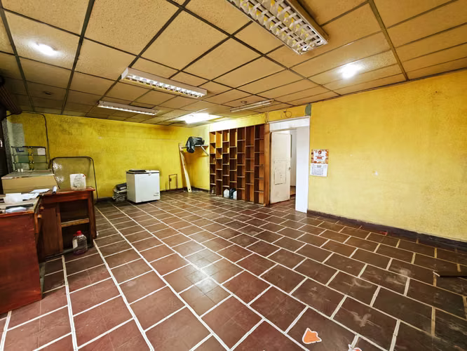 Local comercial en calle Alhué, P.A. Cerda (170352)