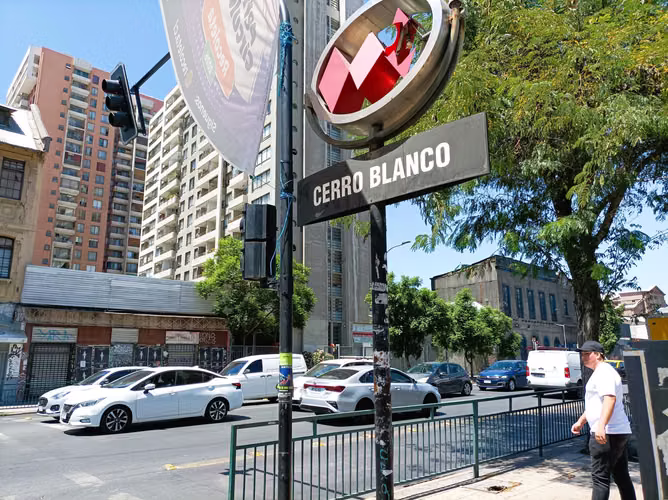 Av. Recoleta 877. frente a Metro Cerro Blanco (170369)