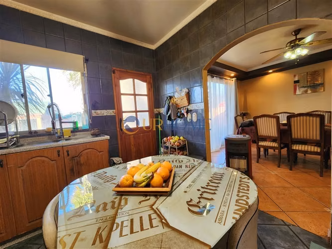 Propiedad rural plana con casa habitacional y piscina