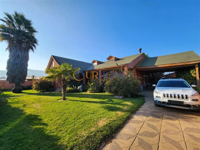 Propiedad rural plana con casa habitacional y piscina