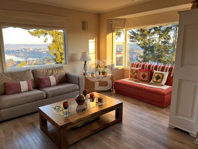 Espectacular casa con preciosa vista en sector residencial