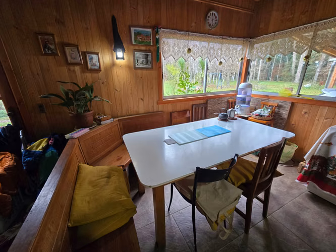 Terreno Urbano de 2,5 Ha con Orilla de Río y 3 Construcciones