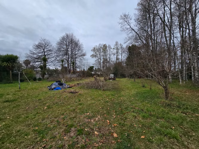 Terreno Urbano de 2,5 Ha con Orilla de Río y 3 Construcciones