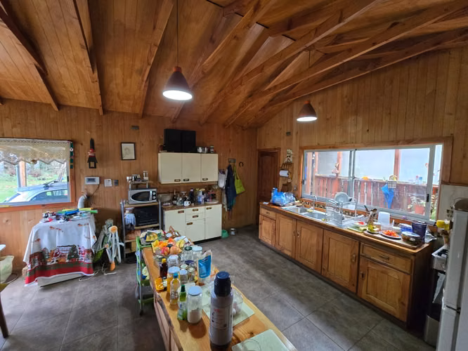 Terreno Urbano de 2,5 Ha con Orilla de Río y 3 Construcciones