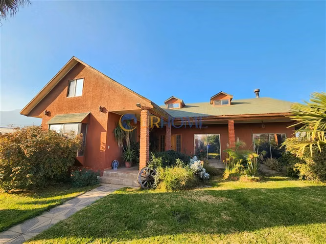 Casa en venta de 5 dorm. en Melipilla
