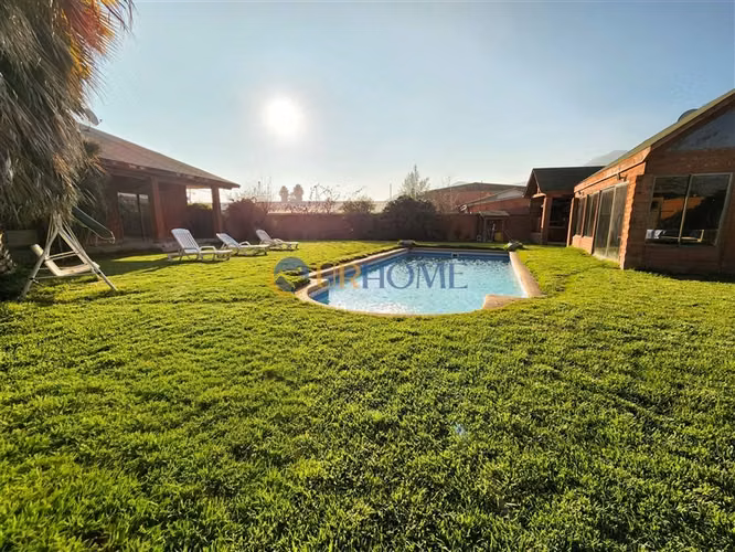 Casa en venta de 5 dorm. en Melipilla