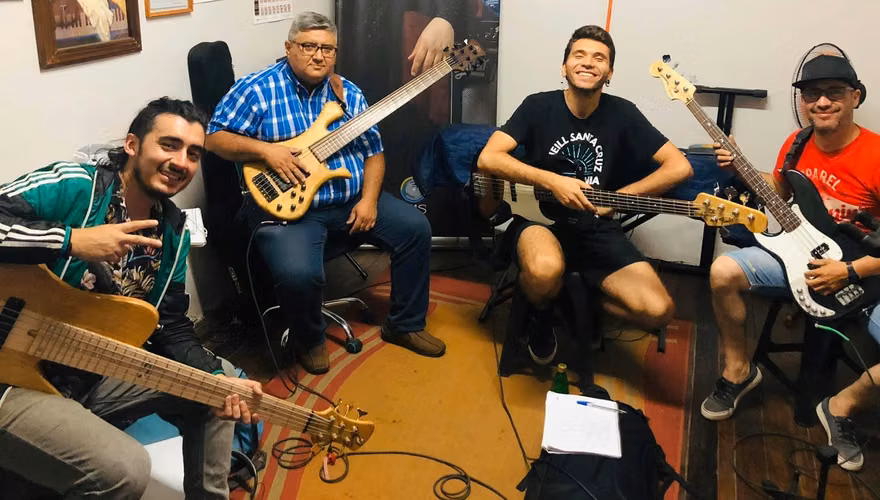 CLASES DE BAJO ELÉCTRICO, PERSONALIZADAS, NIÑOS, JOVENES ADULTOS