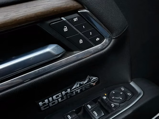 Chevrolet Silverado High Country 3.0L Turbo Diésel año 2023