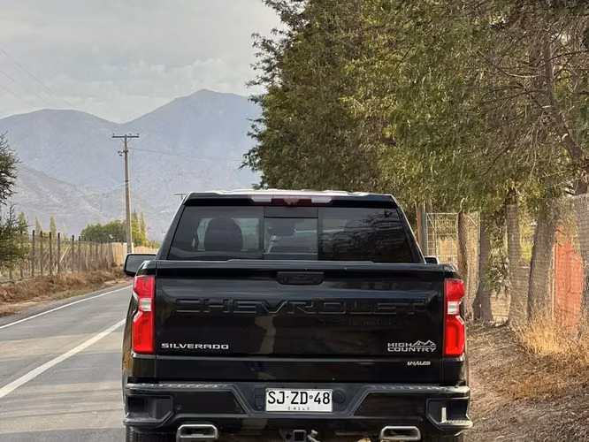 Chevrolet Silverado High Country 3.0L Turbo Diésel año 2023