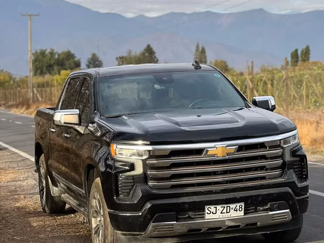 Chevrolet Silverado High Country 3.0L Turbo Diésel año 2023