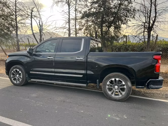 Chevrolet Silverado High Country 3.0L Turbo Diésel año 2023