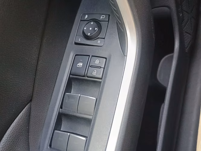 TOYOTA Rav4 2.4 2025 - Imagen 15