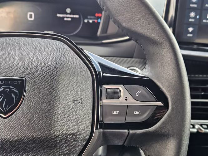 Peugeot 2008 1.2 ALLURE PACK PURETECH 130HP 4X2 MT 5P	 2025 - Imagen 20