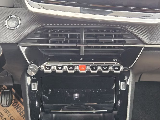 Peugeot 2008 1.2 ALLURE PACK PURETECH 130HP 4X2 MT 5P	 2025 - Imagen 17