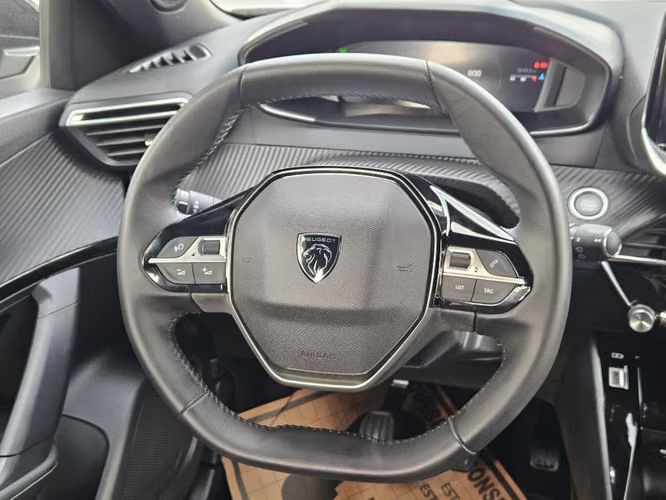 Peugeot 2008 1.2 ALLURE PACK PURETECH 130HP 4X2 MT 5P	 2025 - Imagen 14