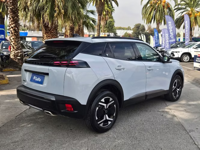 Peugeot 2008 1.2 ALLURE PACK PURETECH 130HP 4X2 MT 5P	 2025 - Imagen 5
