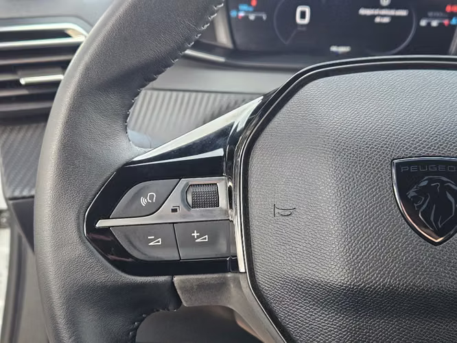 Peugeot 2008 1.2 ALLURE PACK PURETECH 130HP 4X2 MT 5P	 2025 - Imagen 19