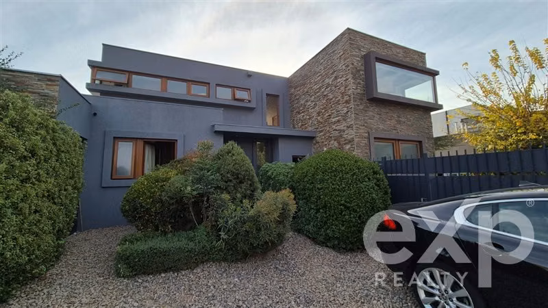 Exclusiva residencia familiar en Los Bosques de Chicureo