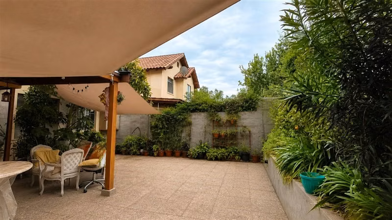 Casa en venta de 4D 3B en exclusivo sector de Peñalolén