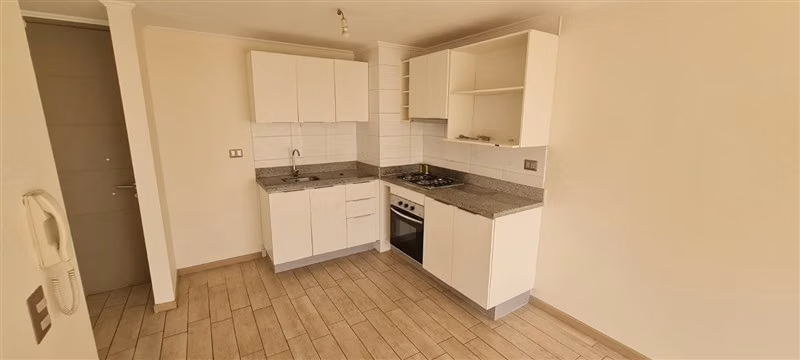 Se arrienda cómodo departamento 2D/1B en Gómez Carreño
