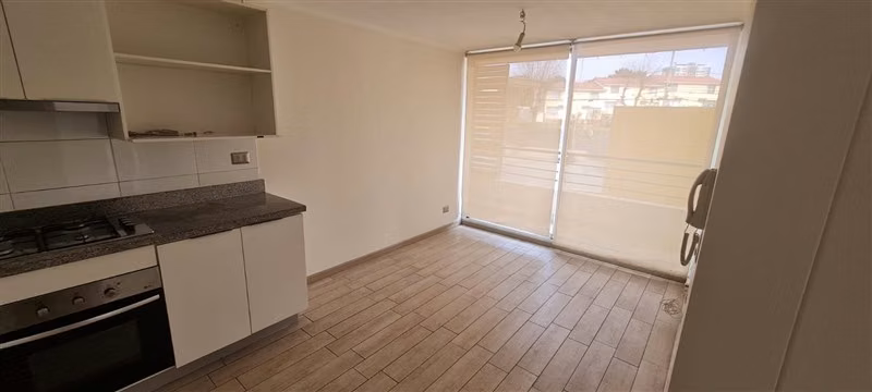 Se arrienda cómodo departamento 2D/1B en Gómez Carreño
