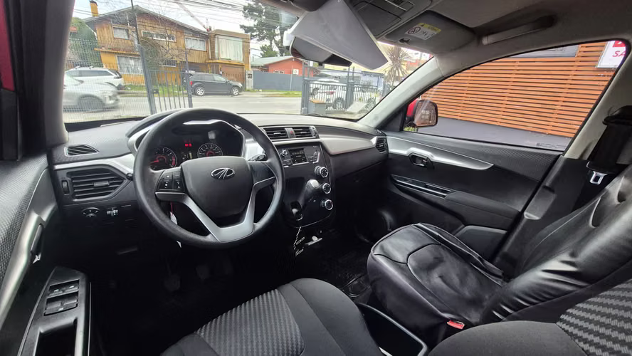 MAHINDRA KUV 100 2022