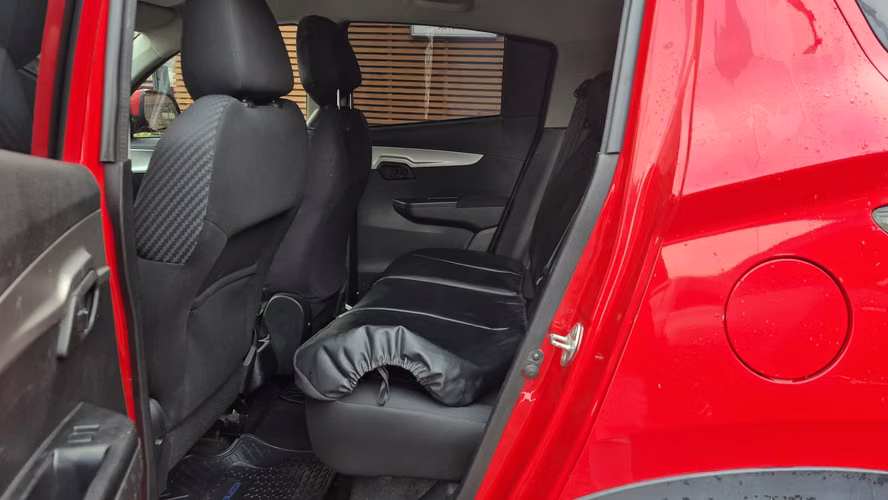 MAHINDRA KUV 100 2022