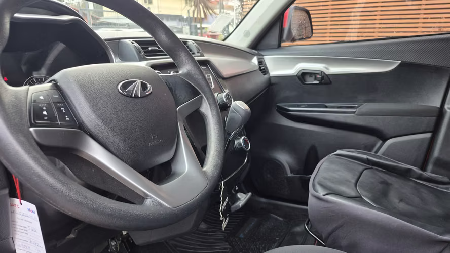 MAHINDRA KUV 100 2022
