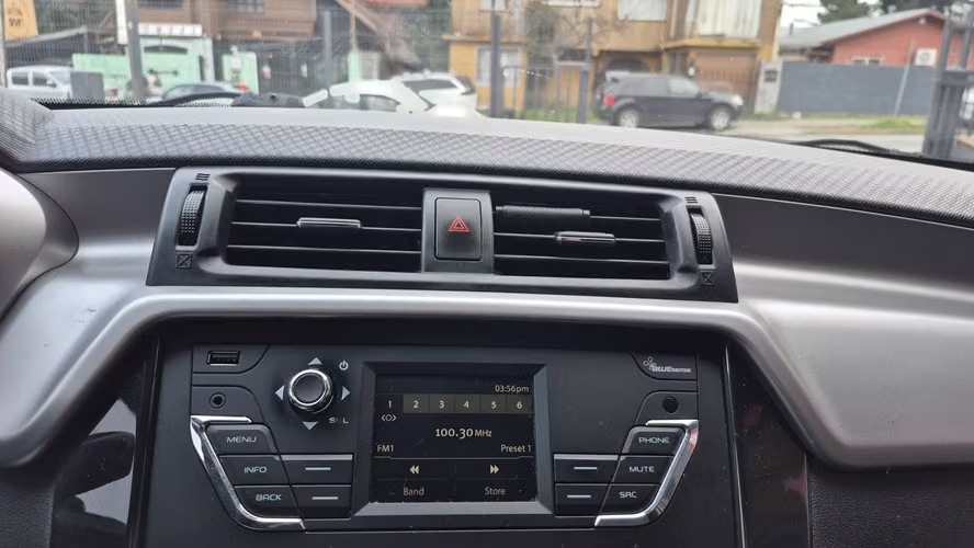 MAHINDRA KUV 100 2022