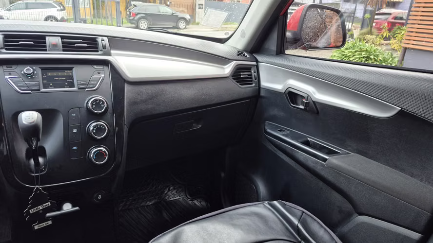 MAHINDRA KUV 100 2022