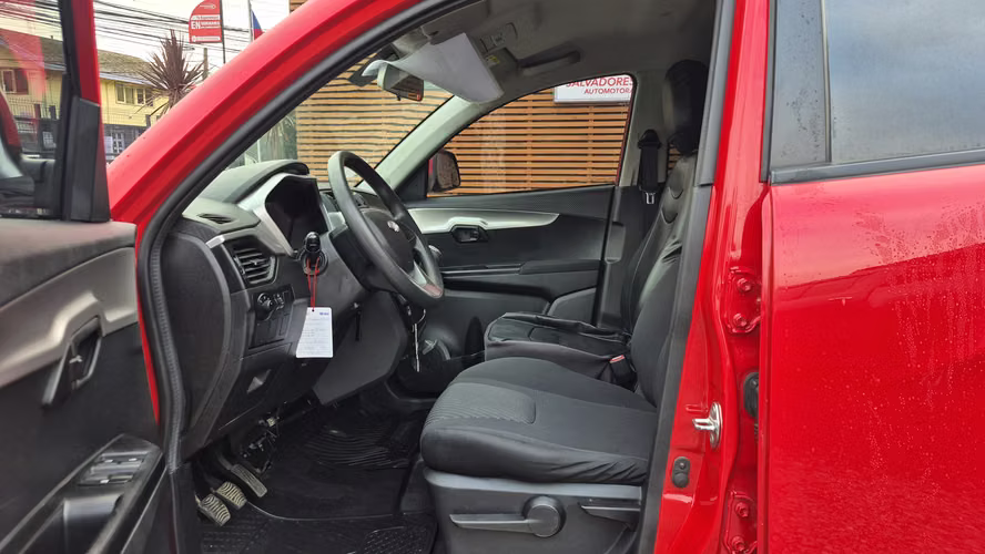 MAHINDRA KUV 100 2022