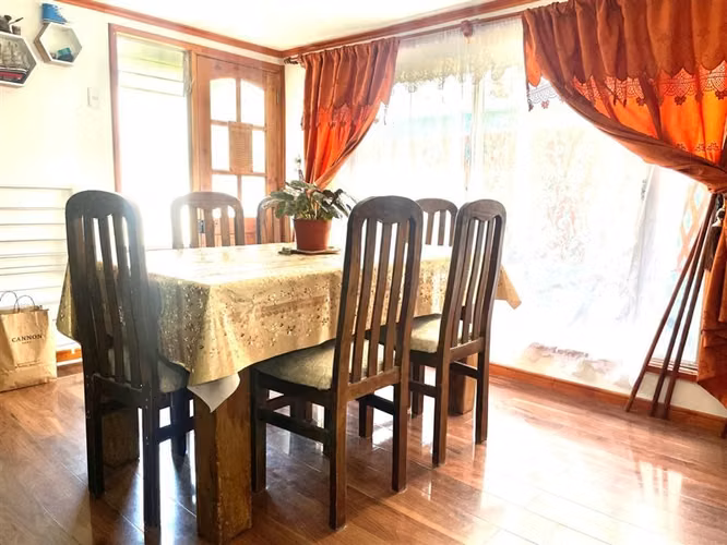 Casa en venta de 4 dorm. en Calera