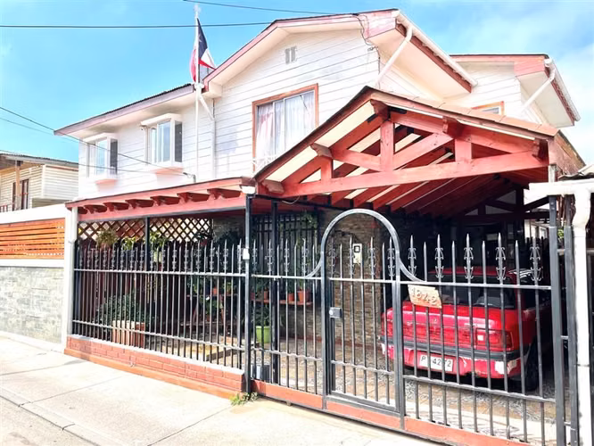Casa en venta de 4 dorm. en Calera