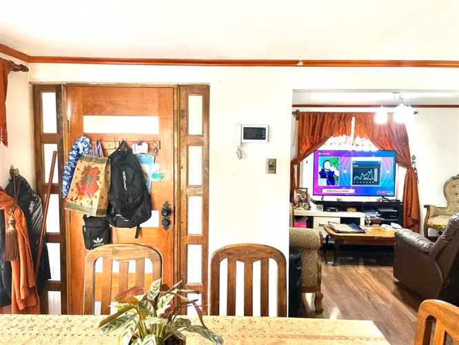 Casa en venta de 4 dorm. en Calera