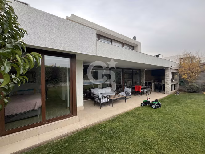 Amplia Casa en condominio - Colegio Dunalastair y Lincoln