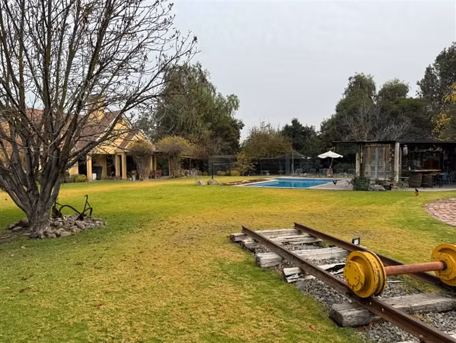 Linda casa estilo ingles con opción de derechos de agua