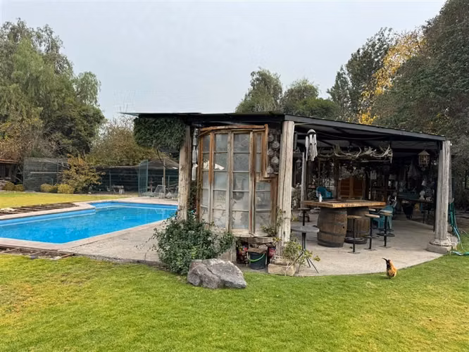 Linda casa estilo ingles con opción de derechos de agua