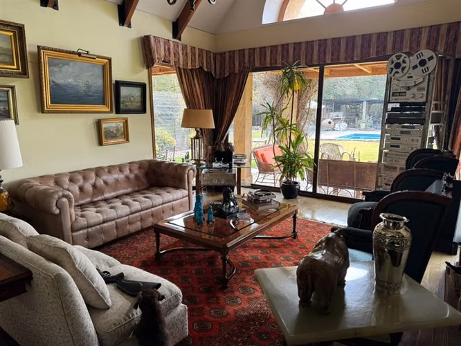 Linda casa estilo ingles con opción de derechos de agua