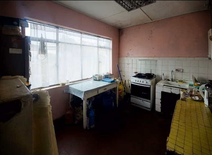Casa sólida y sitio eriazo en Playa Ancha