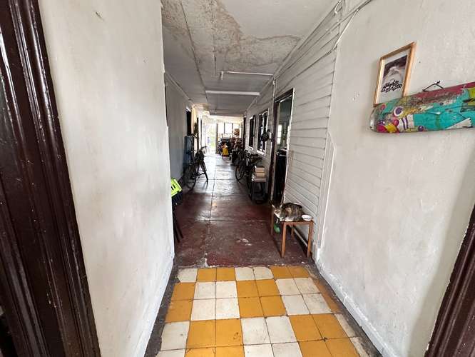 Amplio terreno con casa en Juana Quinel - Imagen 10