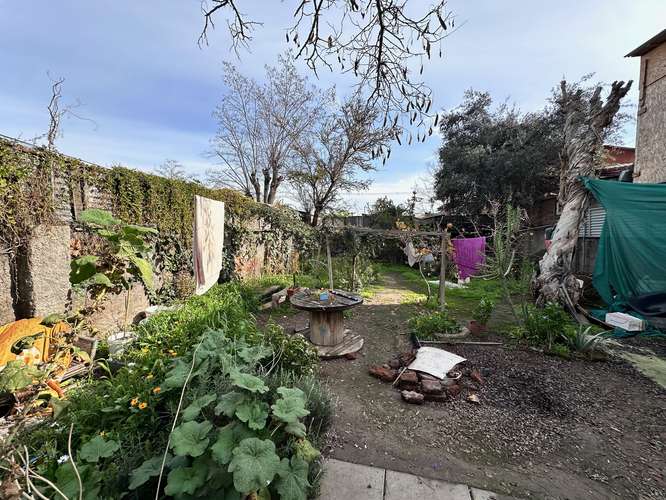 Amplio terreno con casa en Juana Quinel - Imagen 3