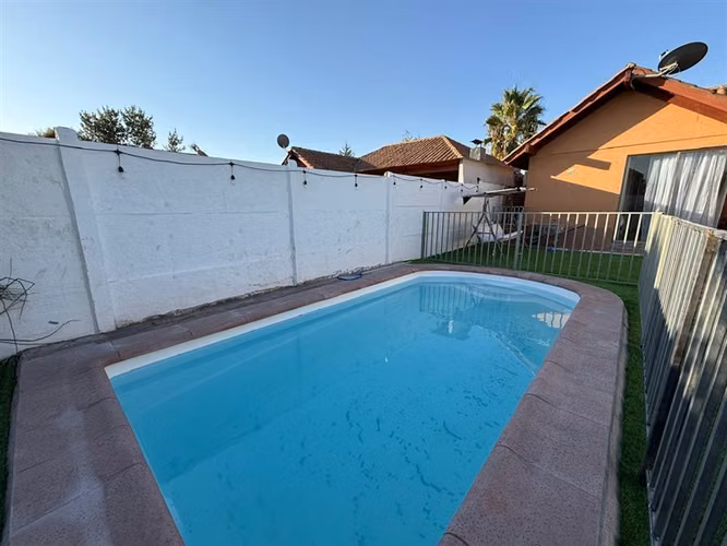 SE ARRIENDA CASA 3D 3B CONDOMINIO AYRES DE CHICUREO