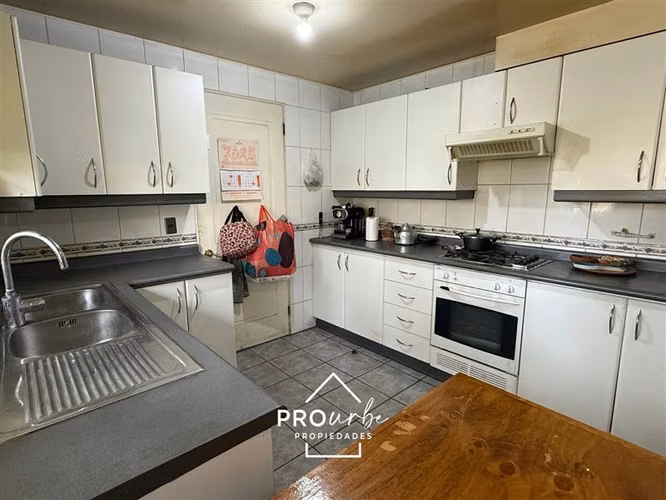 Estupenda, gran piscina, 180 en 616 6D y 4B más servicios