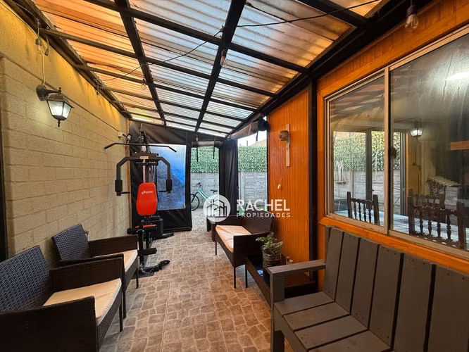 SE VENDE LINDA CASA AMPLIADA CON QUINCHO - Barrio Los Arquitectos