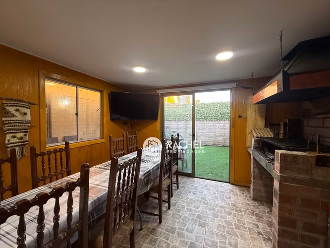 SE VENDE LINDA CASA AMPLIADA CON QUINCHO - Barrio Los Arquitectos
