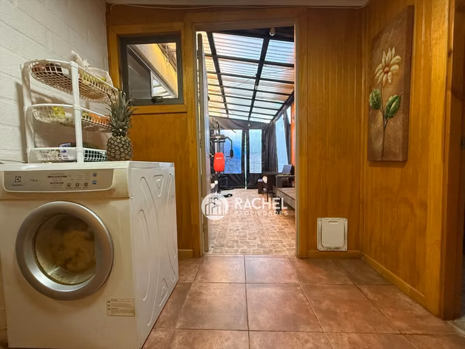 SE VENDE LINDA CASA AMPLIADA CON QUINCHO - Barrio Los Arquitectos